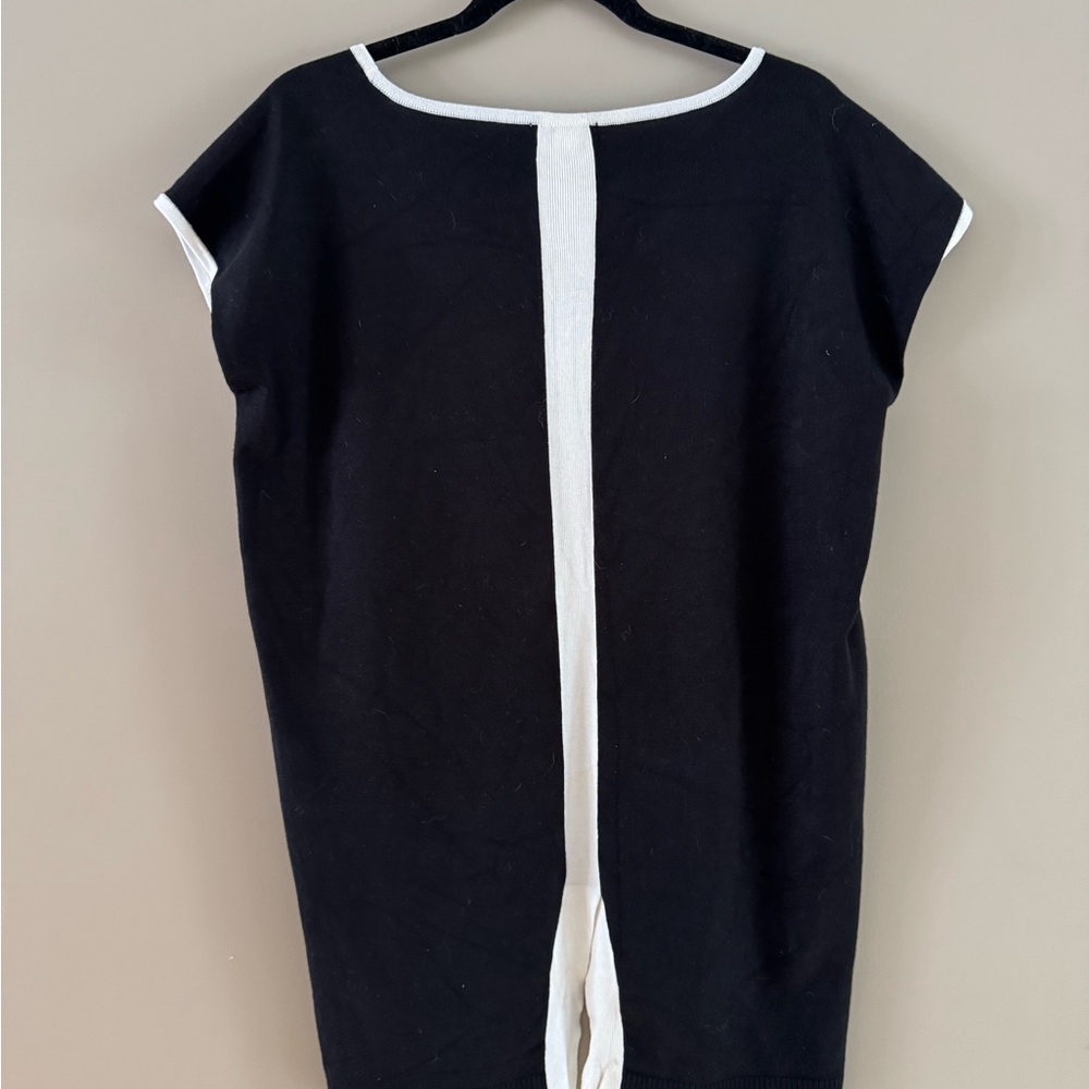 Joseph A. Black and White color block asymmetric Knit Garment top cap sleeves